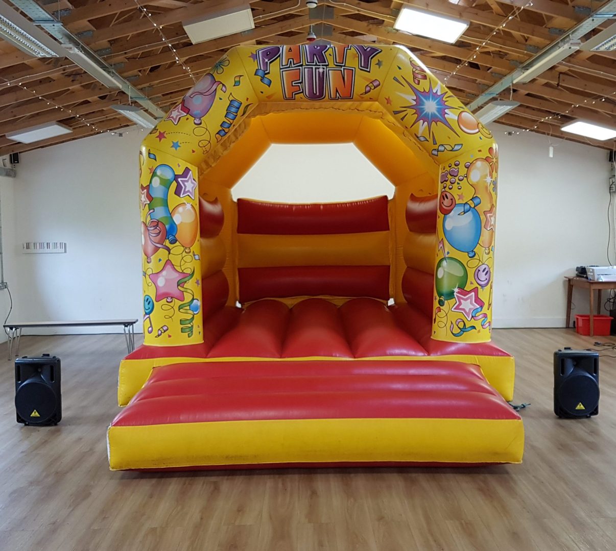 Select to preview Party Fun Bouncy Castle